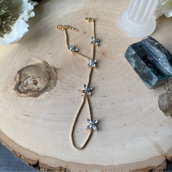 Fabulous Gold & Crystal Floral Slave Bracelet - Picture 5 of 11